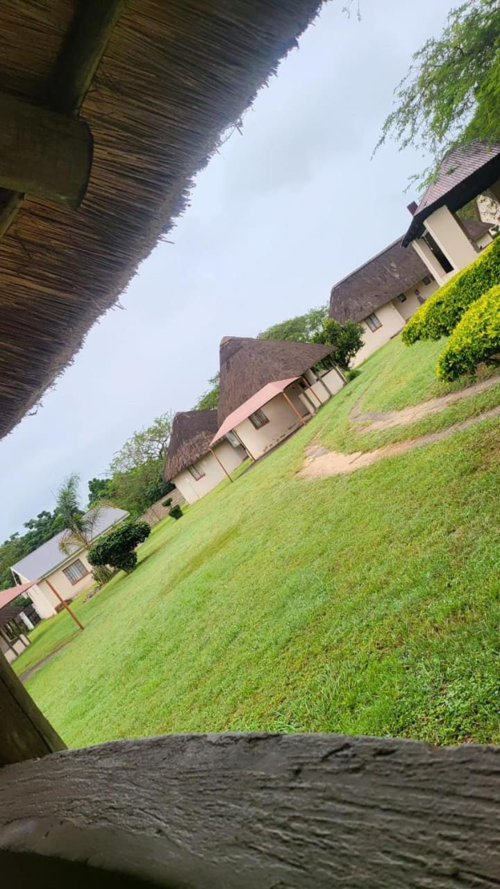 Noma-Nini Lodge ไวท์ริเวอร์ ภายนอก รูปภาพ