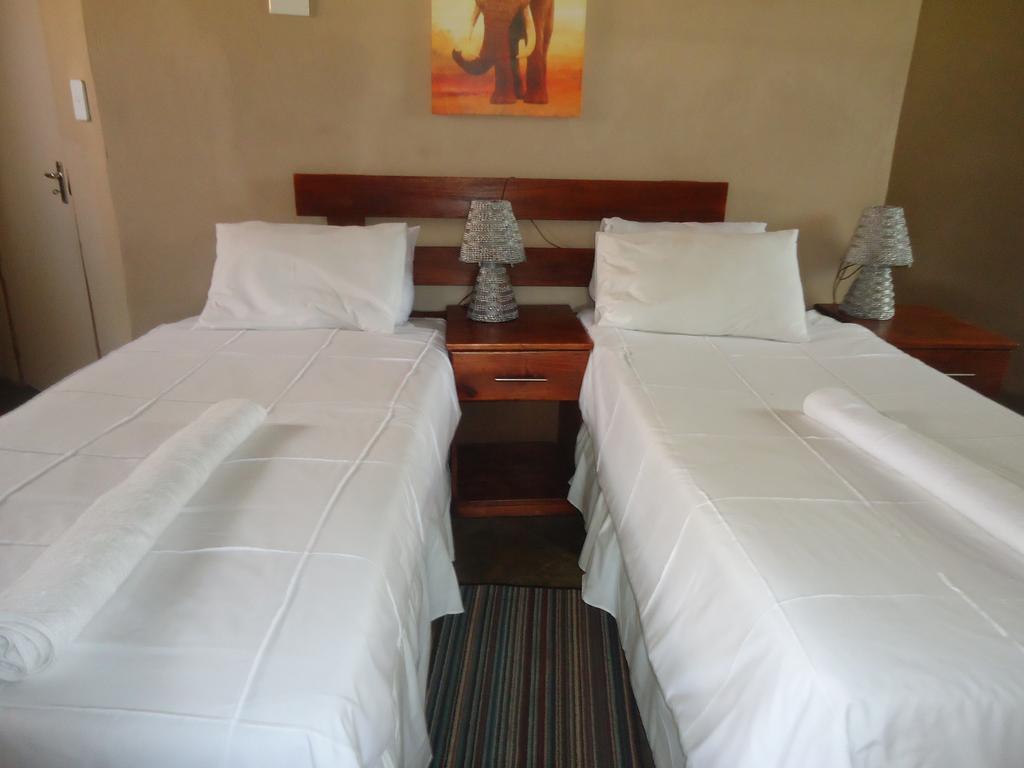 Noma-Nini Lodge ไวท์ริเวอร์ ภายนอก รูปภาพ